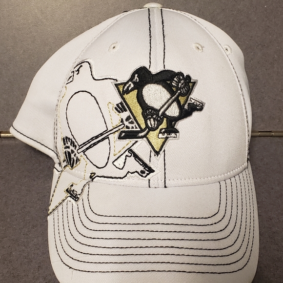 Penguins fitted hat - Picture 1 of 3